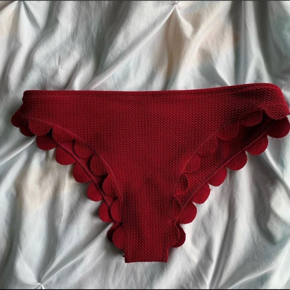 Cheeky bikini bottoms